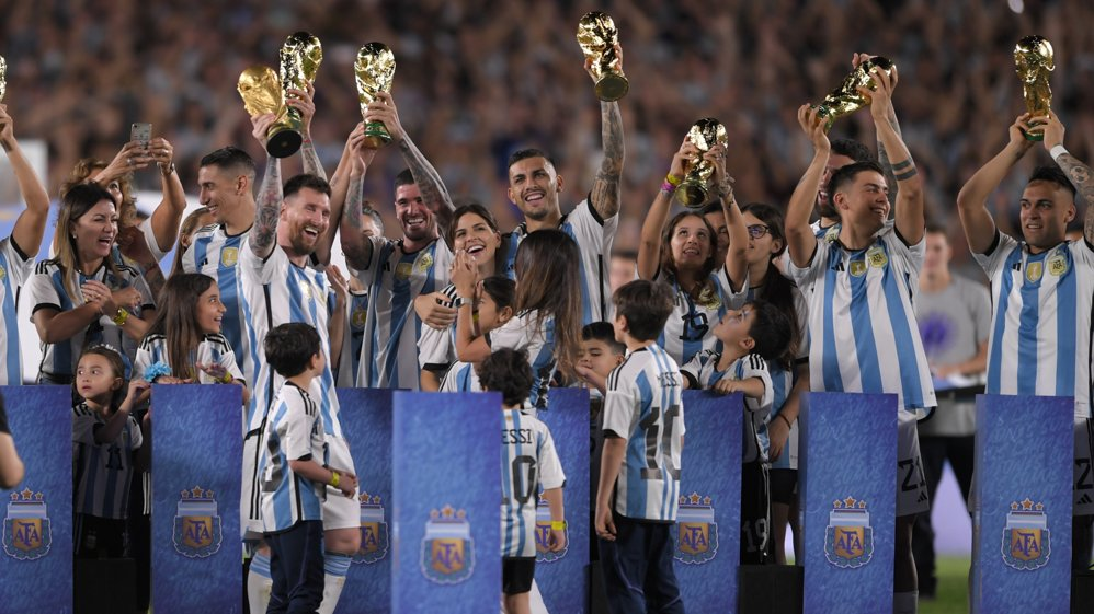 #Fútbol | Argentina le sumó a la fiesta del Mundial un triunfo sobre Panamá y el gol 800 de Messi
