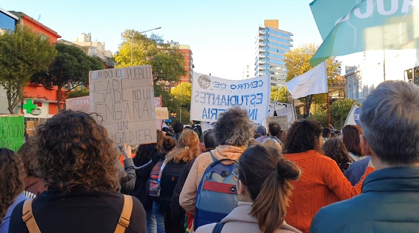Histórica Marcha Federal Universitaria en Mar del Plata contra los recortes