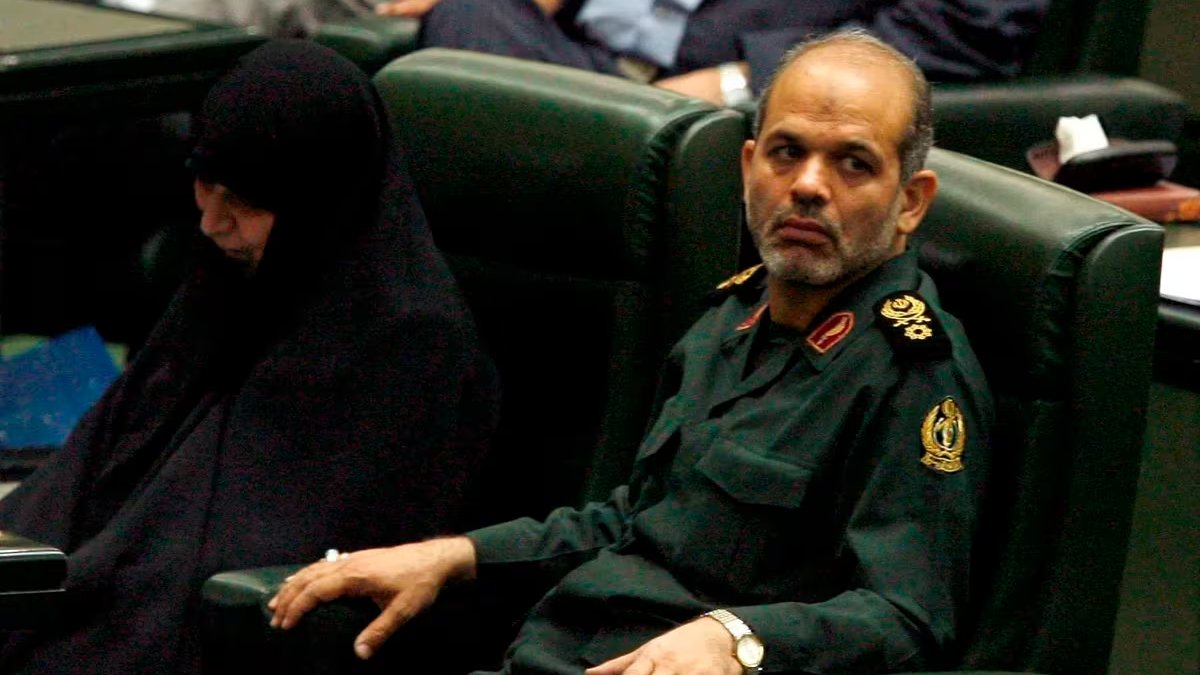 El Gobierno solicita la detención del ministro iraní Ahmad Vahidi por el atentado a la AMIA