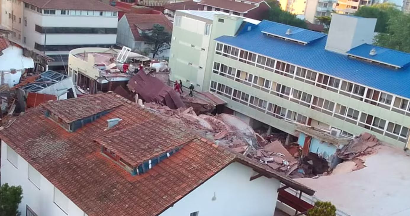 Derrumbe de edificio en Villa Gesell deja al menos seis personas atrapadas bajo los escombros