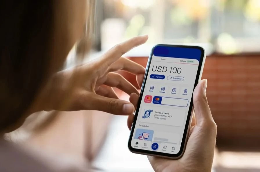 El Banco Central confirmó que la compra de dólares solo está habilitada en bancos y casas de cambio autorizadas. Apps como Mercado Pago y Cocos Capital suspendieron la operatoria.