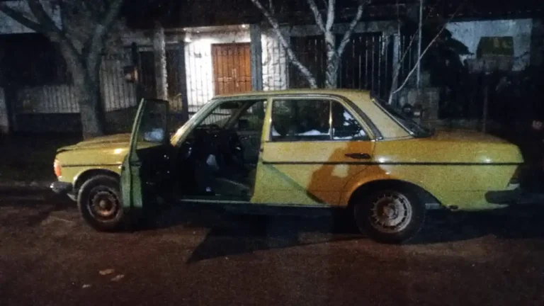 Tienen 14 y 17 años: los atraparon cuando intentaban robar un Mercedes Benz clásico