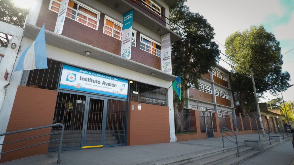 Chau celulares: así será la nueva medida de un colegio de Mar del Plata