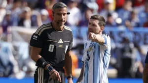 Se retiró Slavko Vincic, el árbitro de la final del Mundial