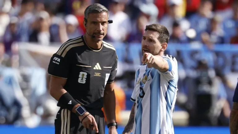 Se retiró Slavko Vincic, el árbitro de la final del Mundial