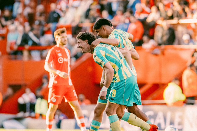 Aldosivi no levanta: ganaba ante Argentinos y terminó perdiendo