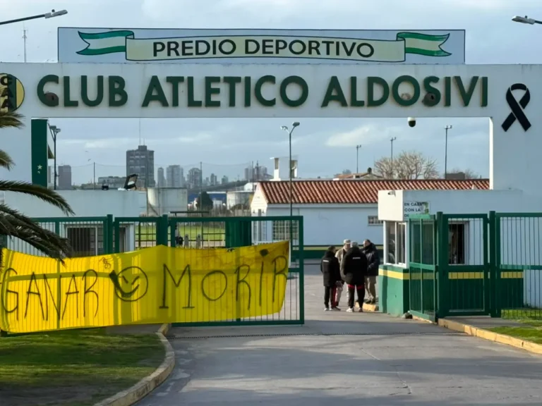 “Ganar o morir”: fuerte mensaje de la barra de Aldosivi al plantel