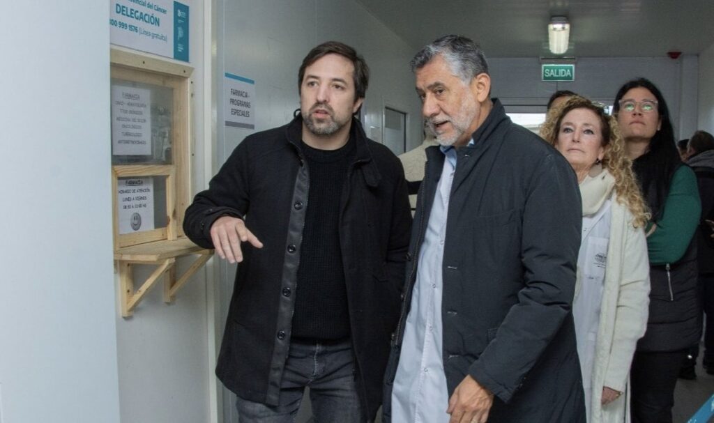 Kreplak visitó el Hospital Alende y apuntó contra el Gobierno nacional