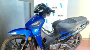 Circulaba en una moto robada y lo detuvieron tras una persecución