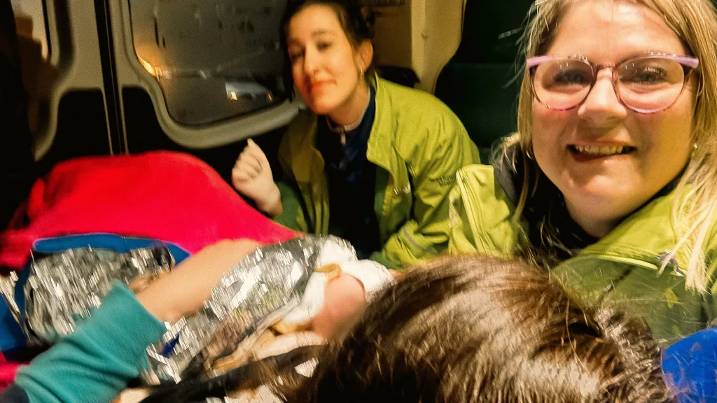 Dio a luz en un auto y fue asistida por personal del SAME