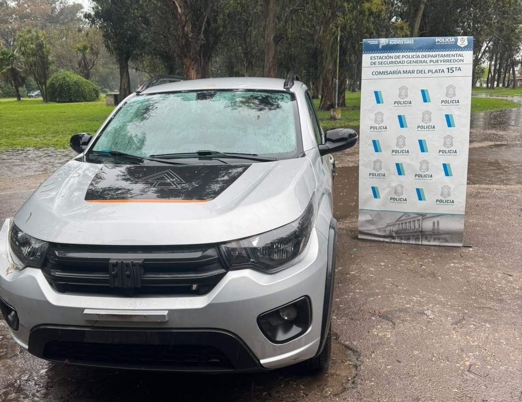 Dos menores fueron detenidos con un auto robado y un revólver en Parque Camet