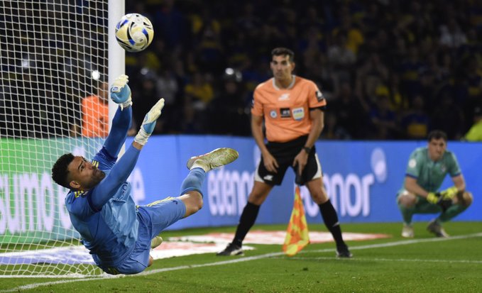 Montero fue héroe: Boca eliminó a Vélez por penales y avanzó a cuartos