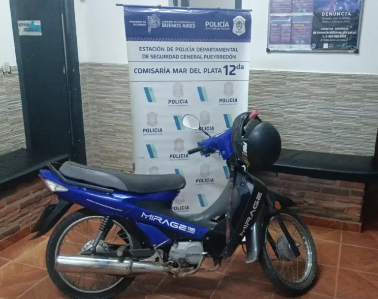 Dos motochorros abordaron a una mujer y uno fue detenido