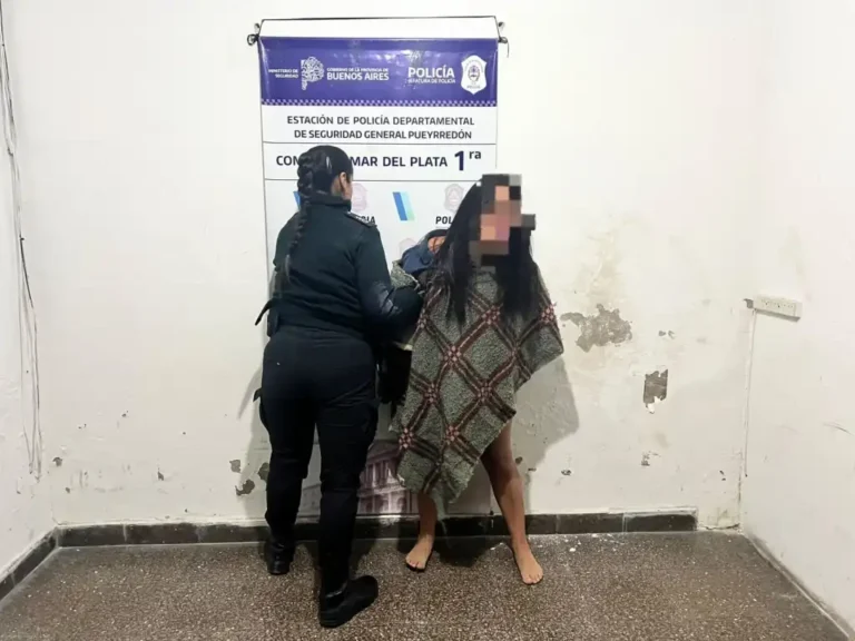 La denunciaron por tocar a un empleado y terminó desnuda ante la Policía