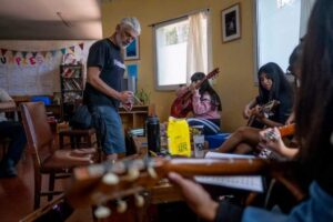 Entregan nuevas tarjetas y amplían el Programa Centros de Familia