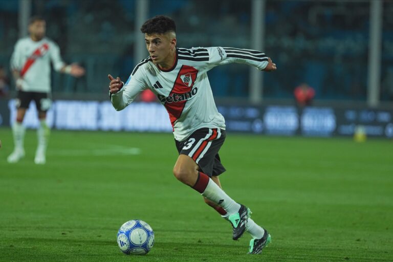 River goleó 3-0 a Belgrano y volvió a la zona de playoffs