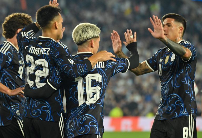 Argentina goleó 7-0 a Burkina Faso antes de la despedida de Messi