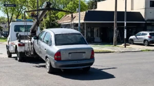 Secuestraron el auto que casi atropella a jóvenes a la salida de un boliche