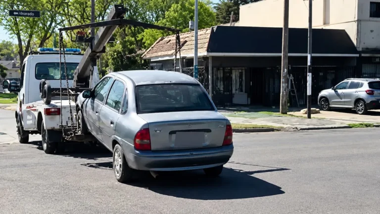 Secuestraron el auto que casi atropella a jóvenes a la salida de un boliche