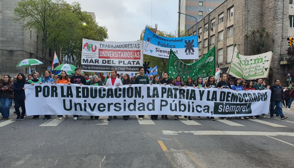 Mar del Plata volvió a las calles en defensa de la universidad pública