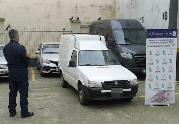 Dijo que le robaron la camioneta, pero la tenía guardada