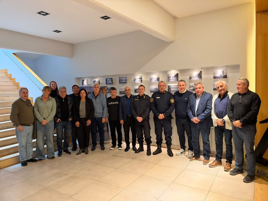 La Asociación Hotelera y la Policía coordinan acciones de seguridad para el verano
