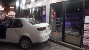 Conducía alcoholizado, perdió el control y chocó contra una carnicería