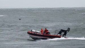 Prefectura rescató a un joven kitesurfista que no podía regresar a la costa